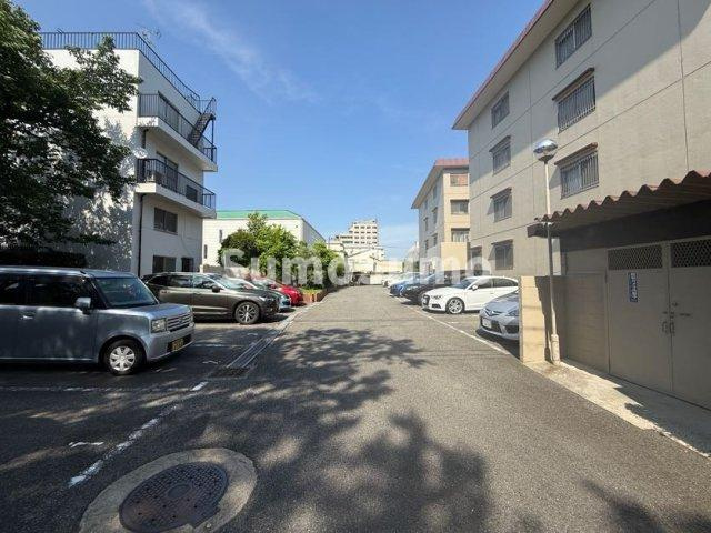 芦屋打出レックスマンションの駐車場