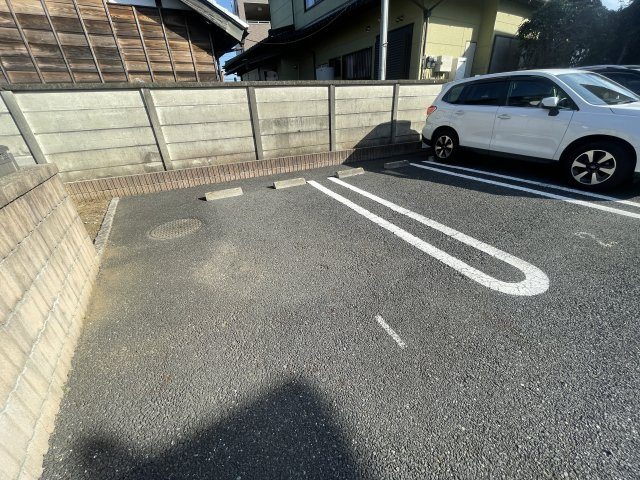 ストラールBの駐車場