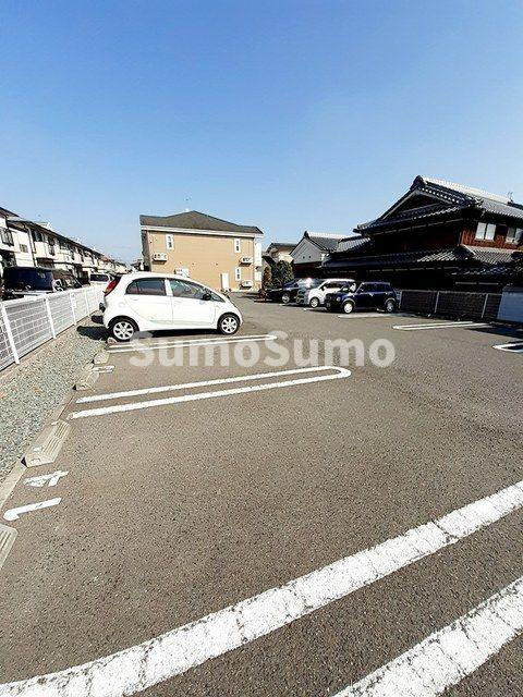 リヴェール喜の駐車場