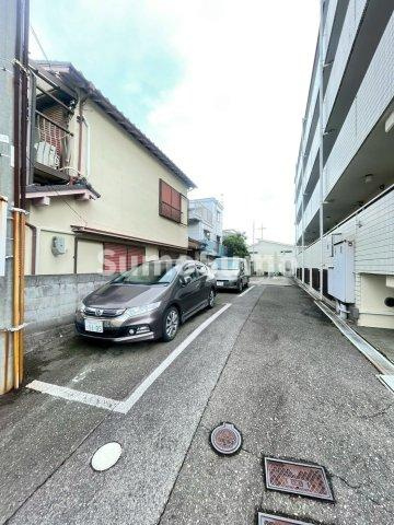 第６１川辺ビルの駐車場|駐車場に車を止められます