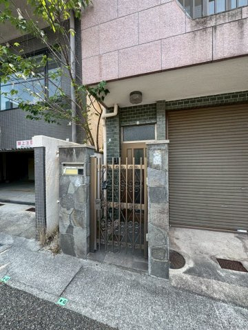 白川台六丁目貸戸建てのエントランス