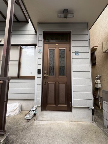 西山町4丁目戸建のエントランス|ゆとりのあるエントランスです