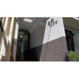 発春ハイツのエントランス