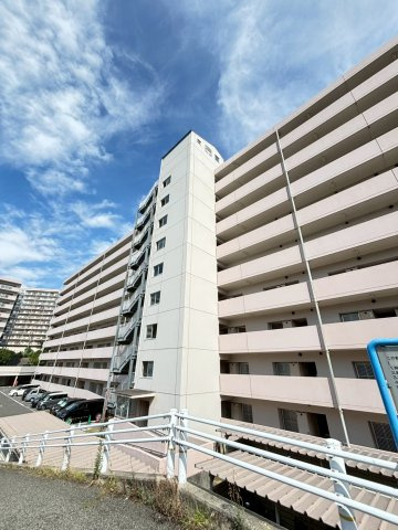 県営伊川谷第二高層住宅１号棟の外観