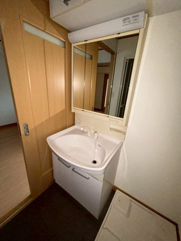 舞子坂ハイムの洗面所|忙しい朝には欠かせない洗面所です