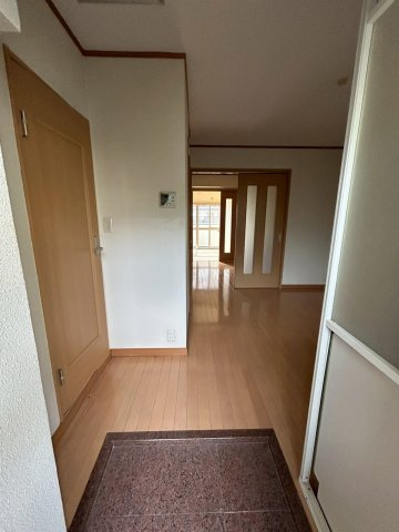 舞子坂ハイムの玄関|収納もある玄関です