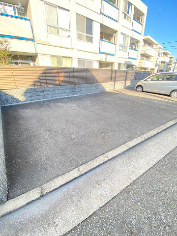 甲子園第5コーポラスの駐車場