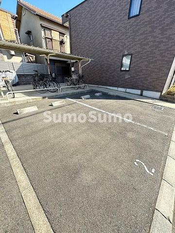 レオネクスト常光寺の駐車場