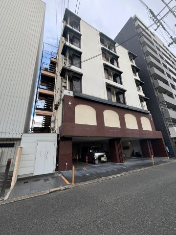 リヴェール阿波座の駐車場