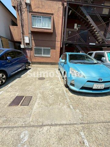 リバーサイドハイツの駐車場|カースペースがあります