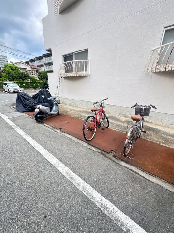 譽マンションの駐車場