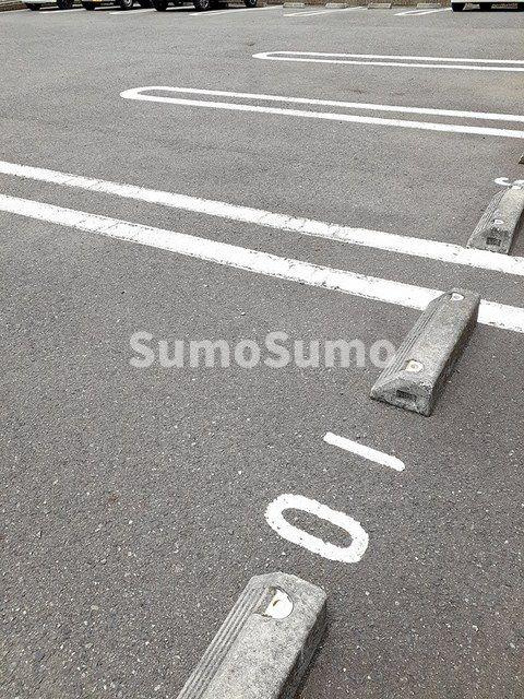 リヴィエール西河原の駐車場|カースペースがあります