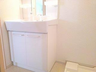 ブランシェⅠの洗面所|ゆったりとスペースのある洗面所