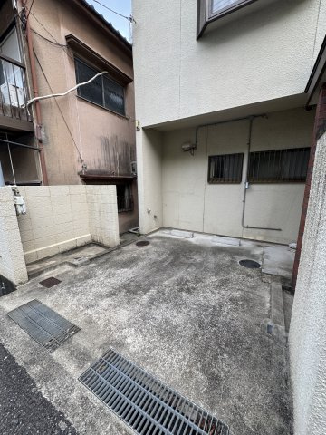 長田区高東町1-3-15戸建の駐車場