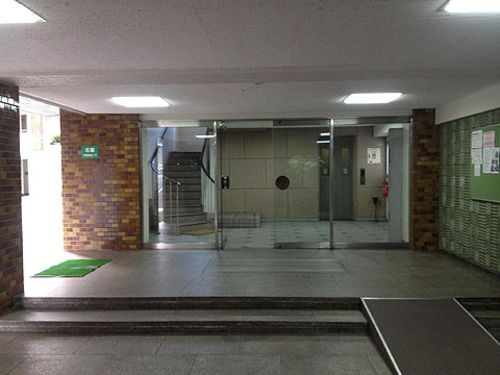芦屋パレスハイツ北館のエントランス