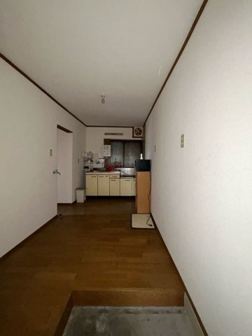 野田町田中マンションの玄関