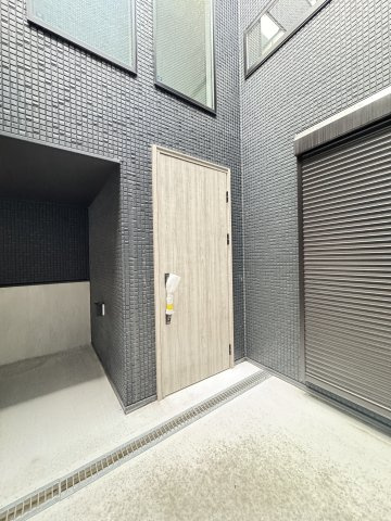 薬師通1丁目貸家のエントランス