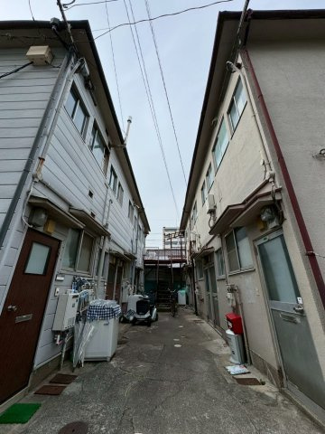白鳩荘C棟のエントランス