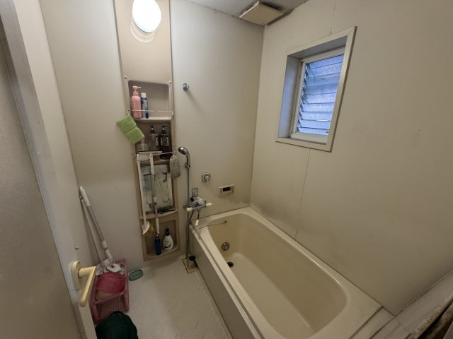 -三丁目不動産-　熊谷市久保島　敷地広々の浴室