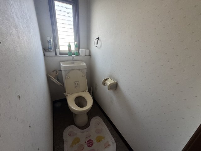-三丁目不動産-　熊谷市久保島　敷地広々のトイレ