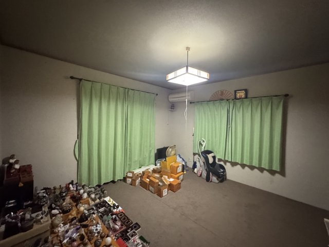 -三丁目不動産-　熊谷市久保島　敷地広々の洋室