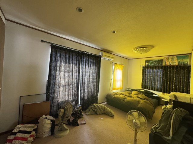 -三丁目不動産-　熊谷市久保島　敷地広々の洋室