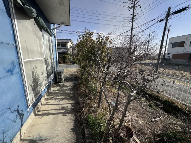 -三丁目不動産-　熊谷市久保島　敷地広々の庭