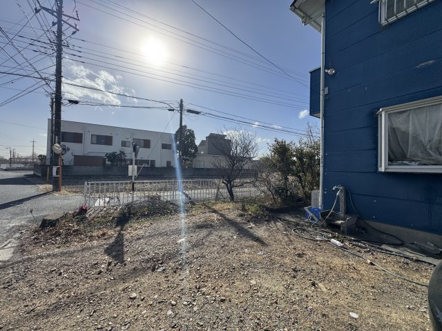 -三丁目不動産-　熊谷市久保島　敷地広々の前面道路含む現地写真