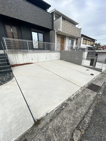 神陵台貸し戸建の駐車場