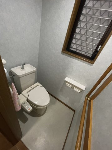 花隈町戸建のトイレ