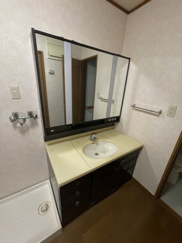 花隈町戸建の洗面所