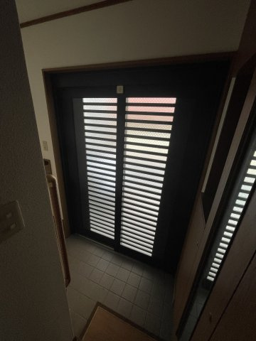 花隈町戸建の玄関