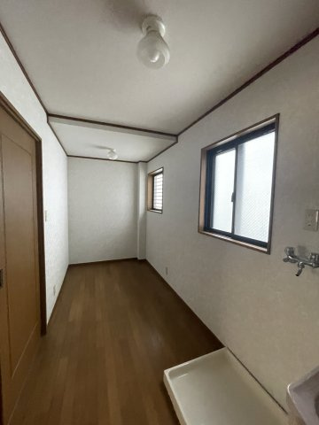 花隈町戸建の洗面所
