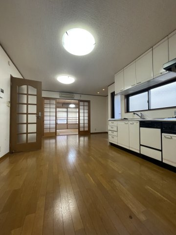 花隈町戸建の居間・リビング