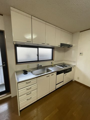 花隈町戸建のキッチン