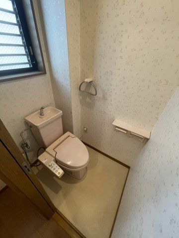花隈町戸建のトイレ