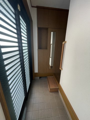 花隈町戸建の玄関
