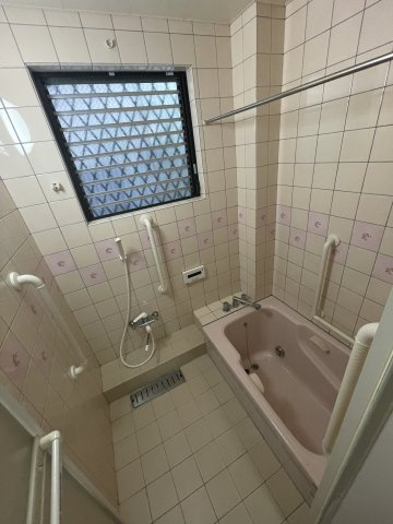 花隈町戸建の浴室