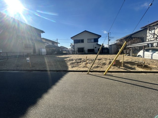 【前面道路含む現地写真】 | お家探しを進めるにあたって不安な事も多いかと思いますが、お客様にとって楽しいお家探しが出来るよう、一生懸命お手伝いさせて頂きます。些細なことでも気軽にご相談下さい！！お客様のご要望にお応えします！！