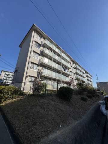 白川台住宅10号棟の外観
