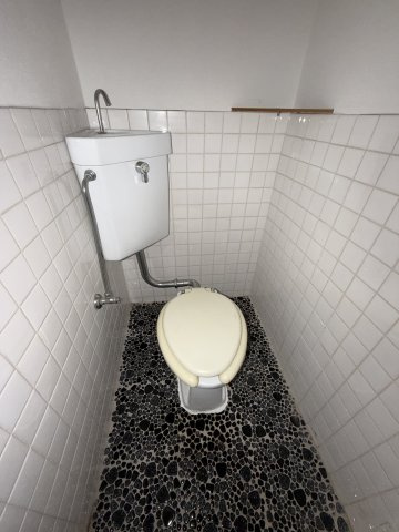 西村邸貸家のトイレ