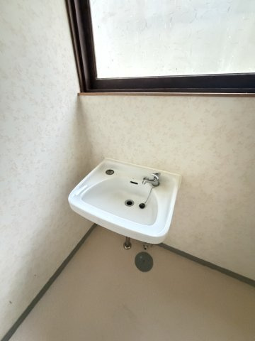 西村邸貸家の洗面所