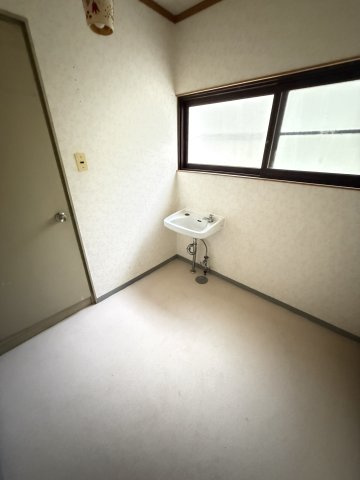 西村邸貸家の洗面所