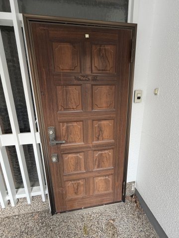 西村邸貸家のエントランス