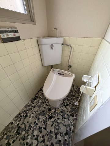 西村邸貸家のトイレ