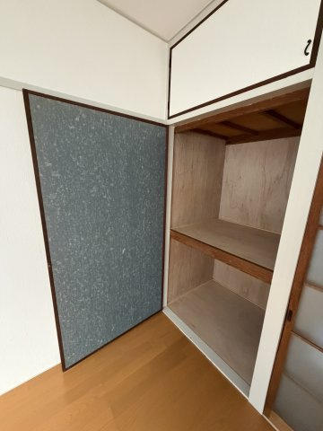 荒第４湊川マンションの収納