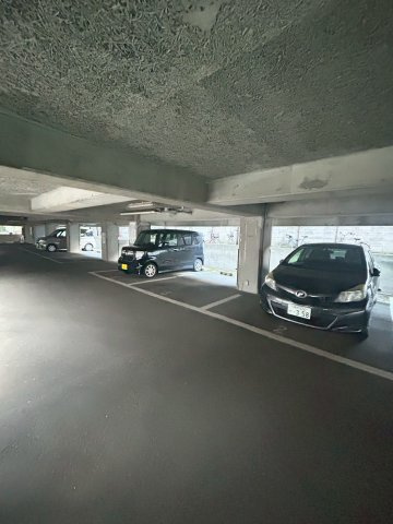 西北チェリーマンションの駐車場