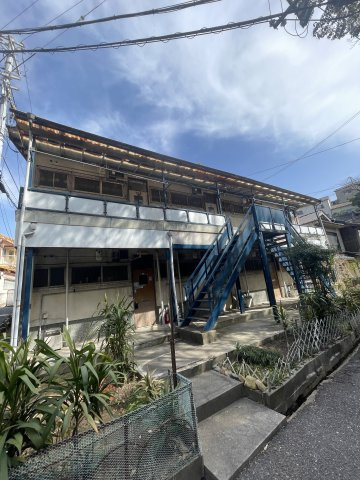 長田区高取山町アパートのエントランス