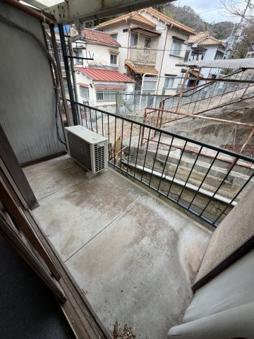 長田区高取山町アパートのバルコニー