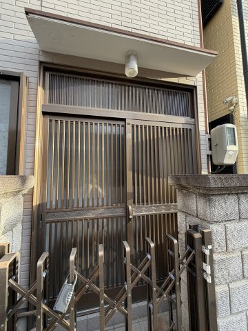 西代貸家のエントランス